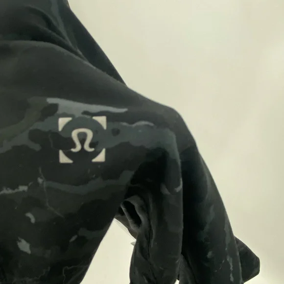 Lululemon T.H.E. Short Liner-less 7" Athletic Shorts Camouflage Blue Size Large - Picture 5 of 6